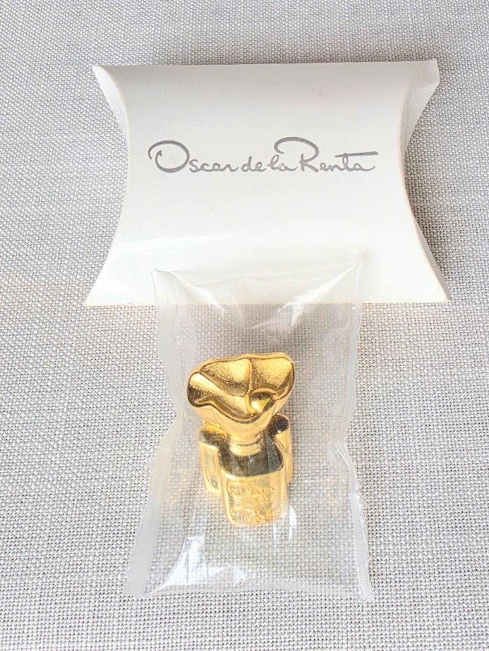 Vintage Oscar de la Renta Perfume Bottle Lapel Pin Gold Tone Brooch NIB Sealed